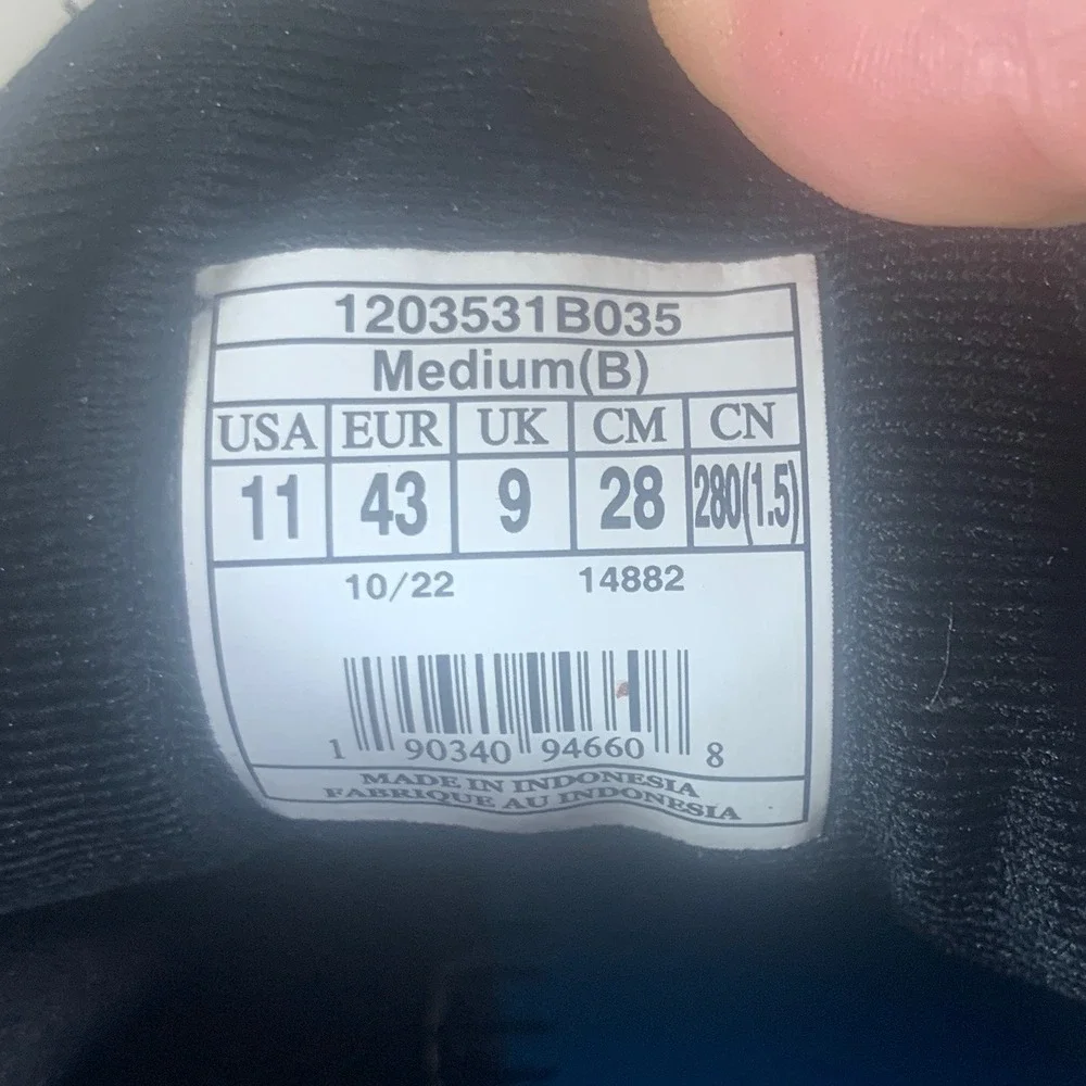 Brooks Adrenaline GTS 22 White and Black Athletic Shoes - Picture 9 of 12